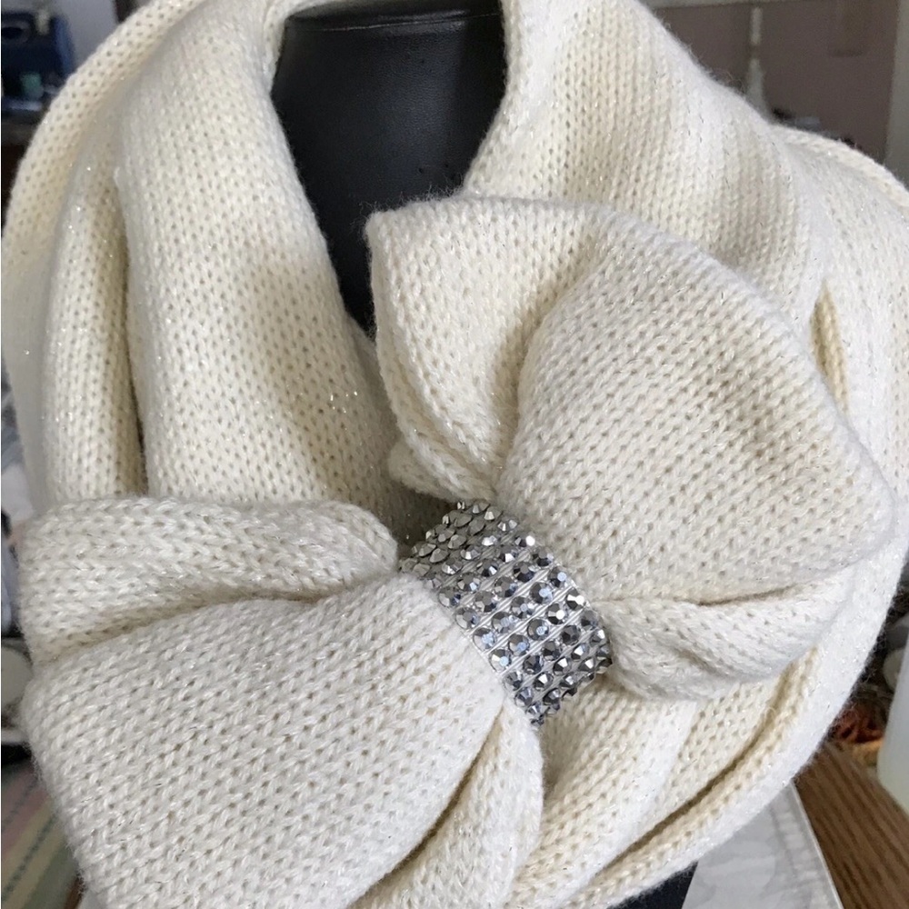 GANZ 60" Infinity Knit Scarf With Bow Rhinestones Style 101 Off White Cream New!